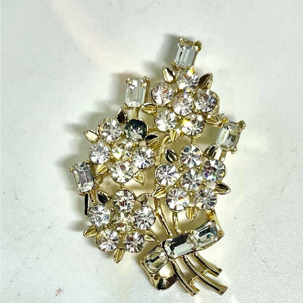 Vintage Lisner Brooch